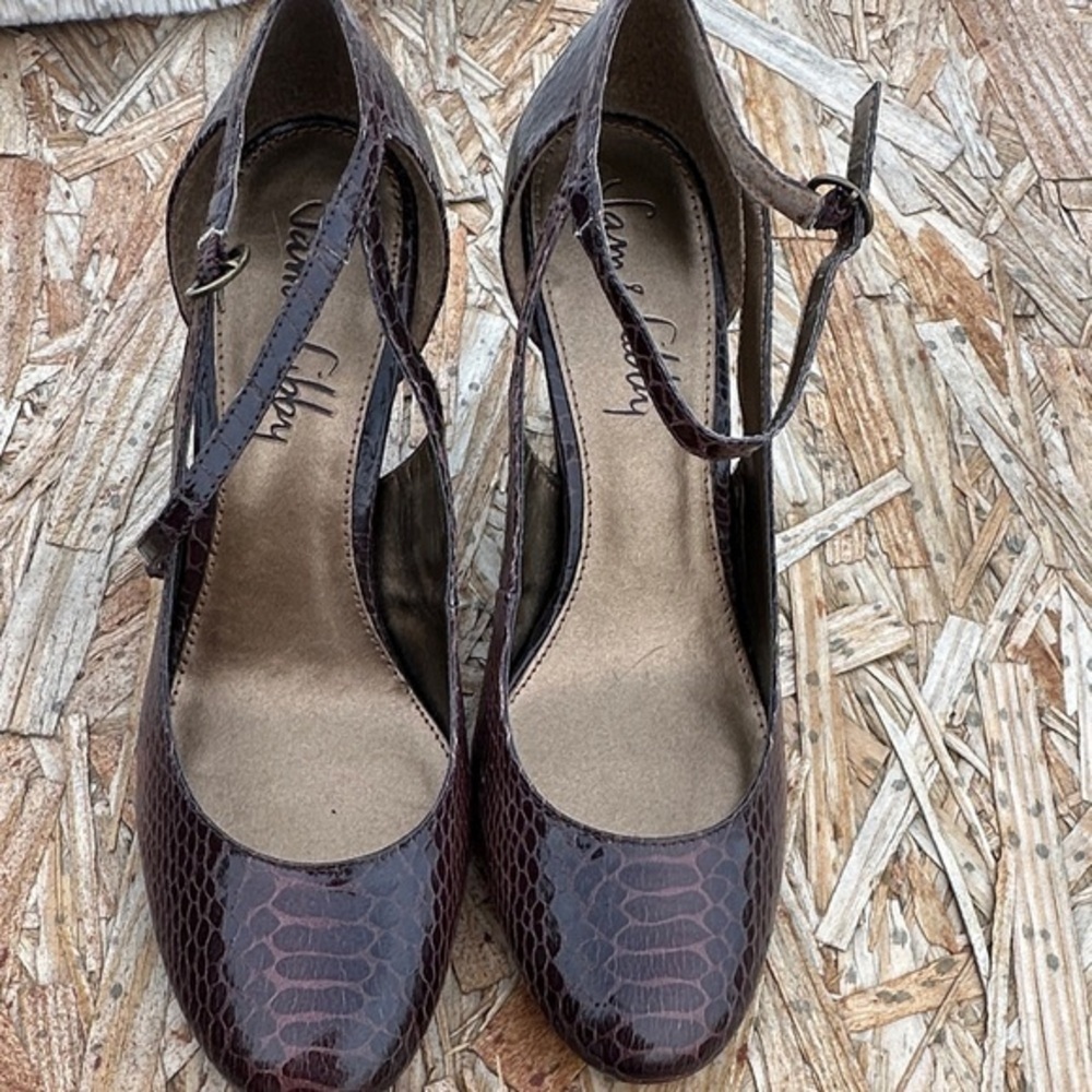 Sam & Libby Dark Brown Snakeskin closed toe Heels with ankle buckle size 9